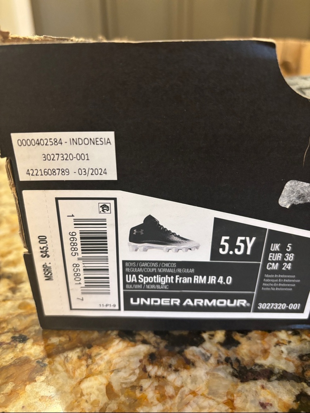 Under Armour youth baseball cleats Size- size 5.5 - Picture 2 of 5